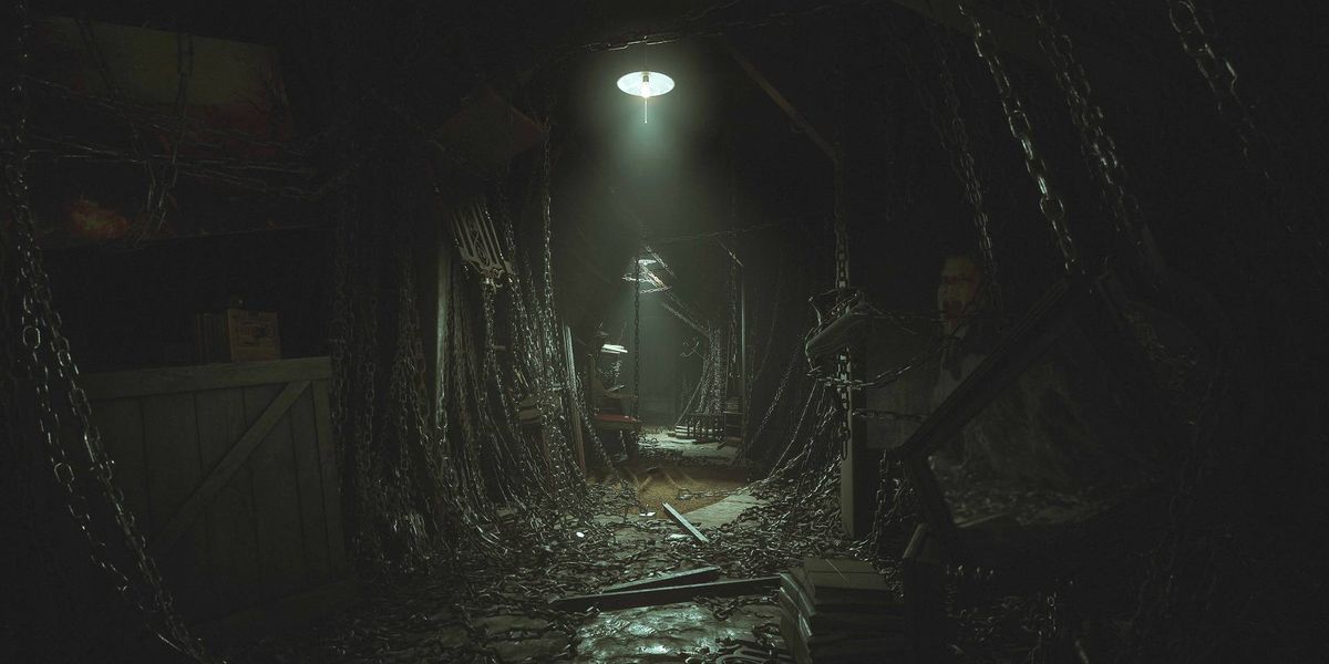 A hallway covered by chains in Layers of Fear.